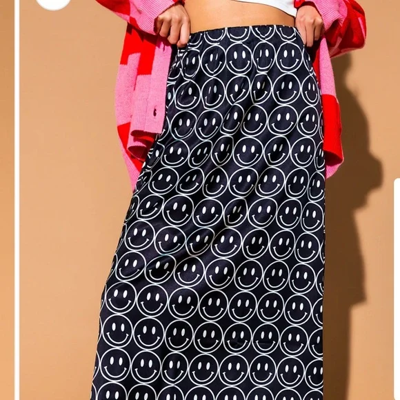 Dressed in Lala Smiley Face Midi Pencil Skirt Black and White Medium - Picture 3 of 8